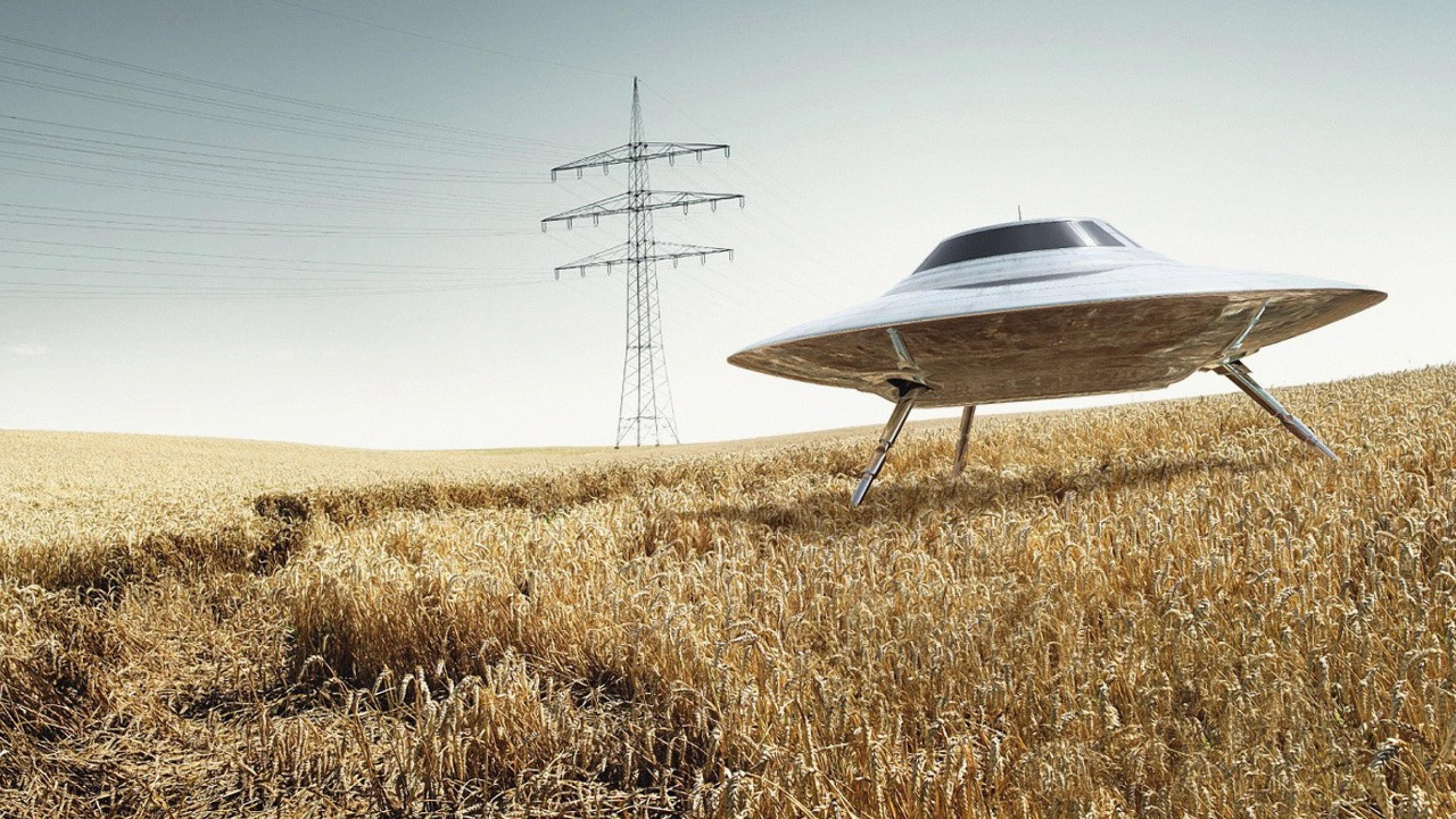 Flying object. UFO 60s. Летающая тарелка. Инопланетная тарелка. Летающая тарелка на земле.